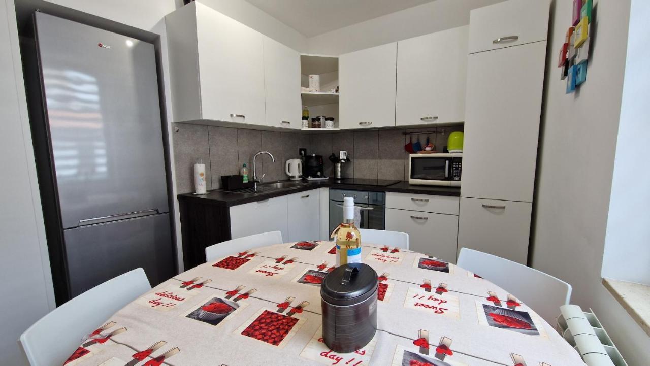 Sun Kissed Apartment Koper Bagian luar foto