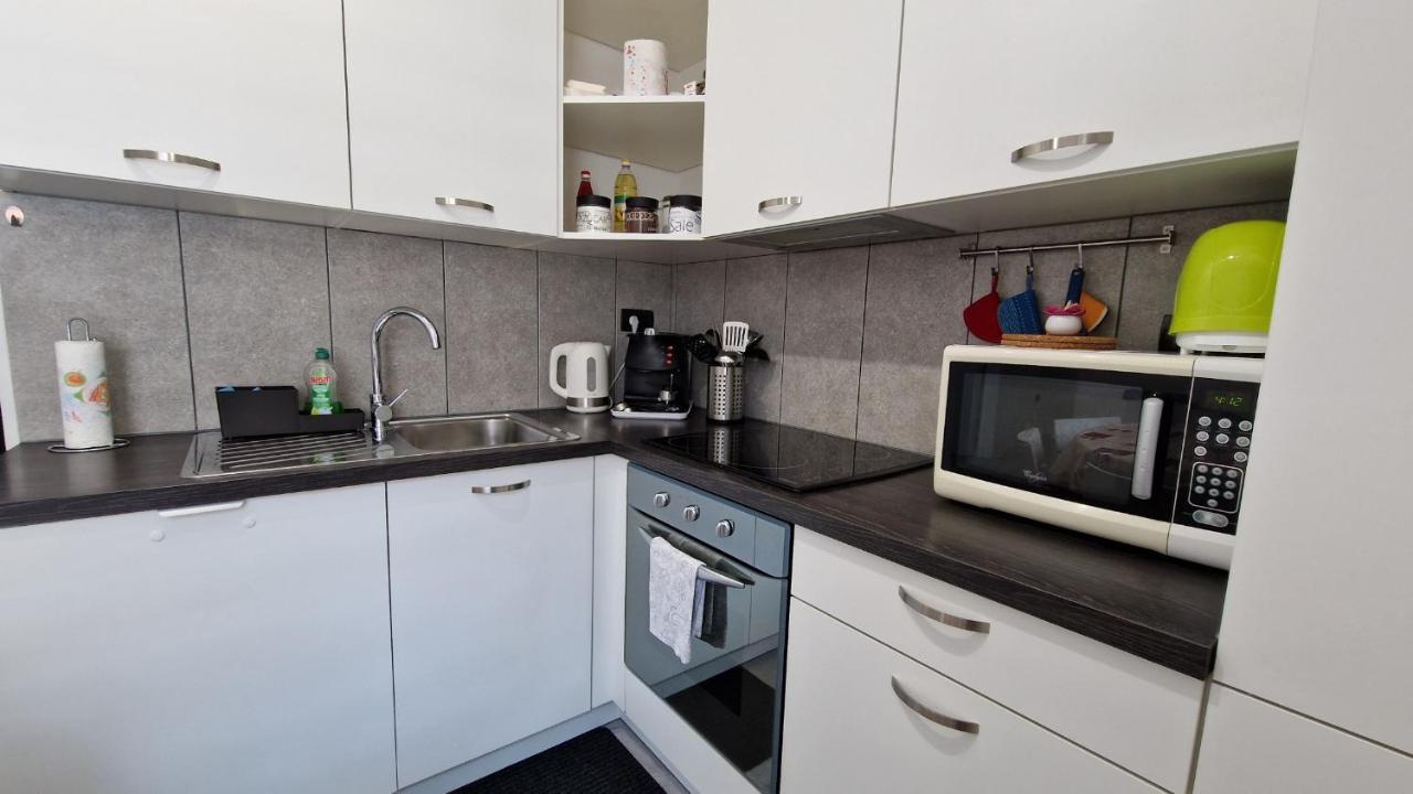 Sun Kissed Apartment Koper Bagian luar foto